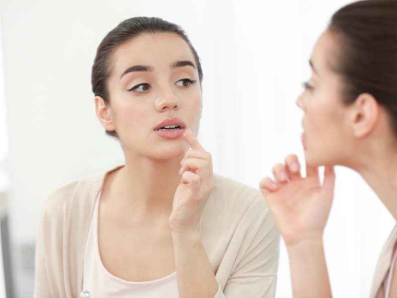 Môi bạn cũng có thể bị viêm da kích ứng, dị ứng hoặc nhiễm trùng