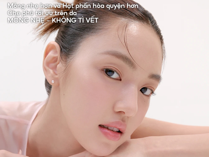 finish của Cushion Laneige Neo Glow dành cho da hỗn hợp thiên khô