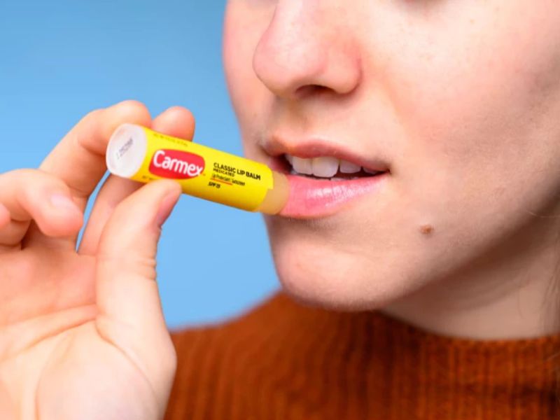 Chất son của Carmex Classic Lip Balm
