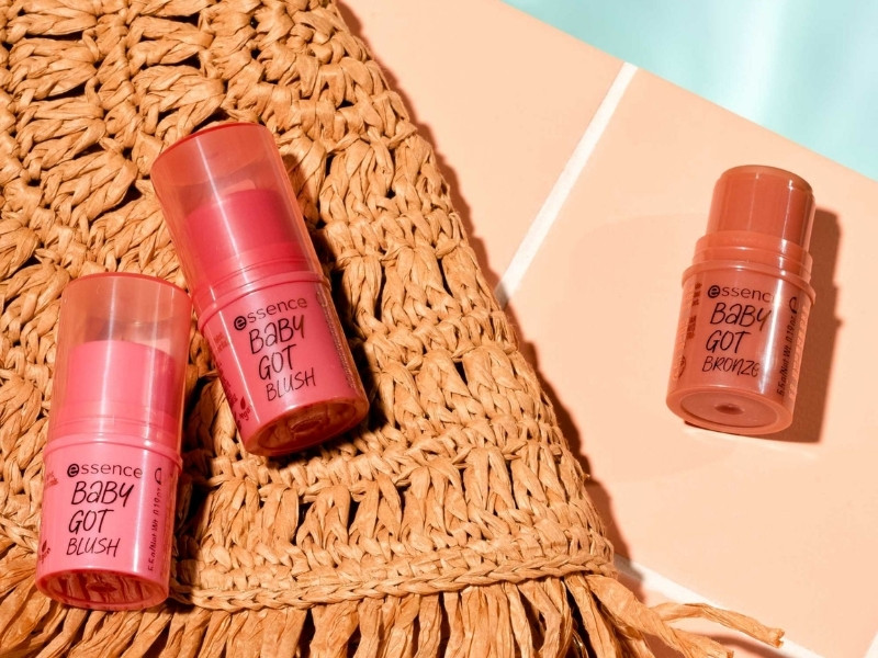 Má hồng thỏi dưỡng ẩm Essence Baby Got Blush