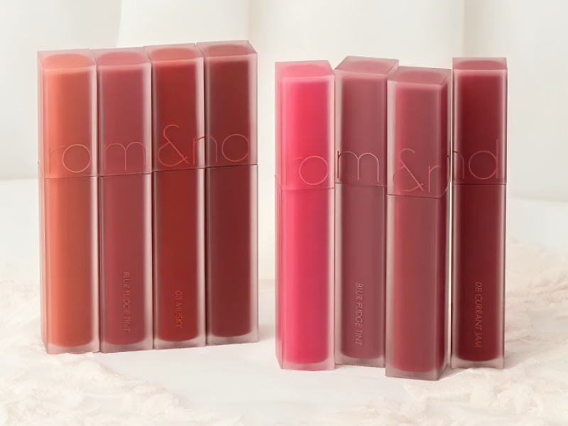Son hồng cánh sen Romand Blur Fudge Tint