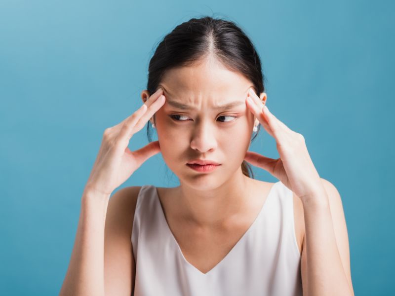 người phụ nữ đang căng thẳng