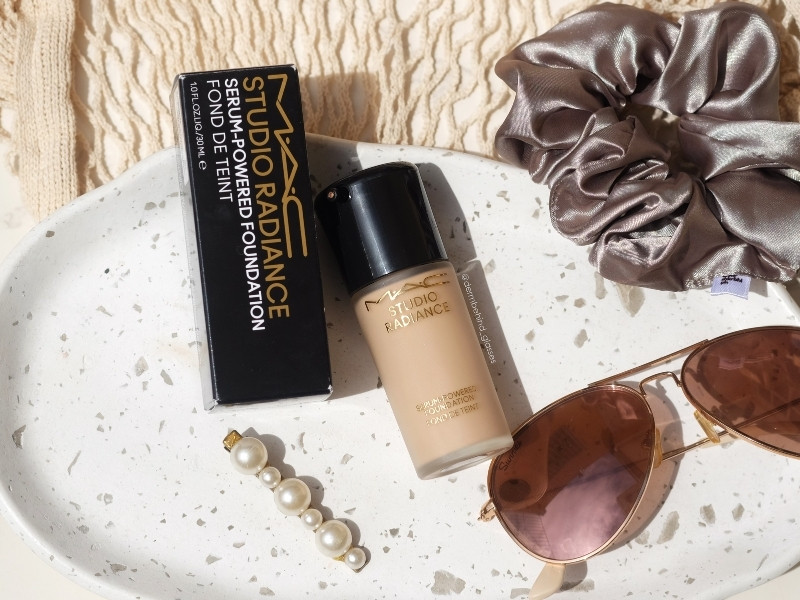 Kem nền MAC Studio Radiance Serum Powered Foundation