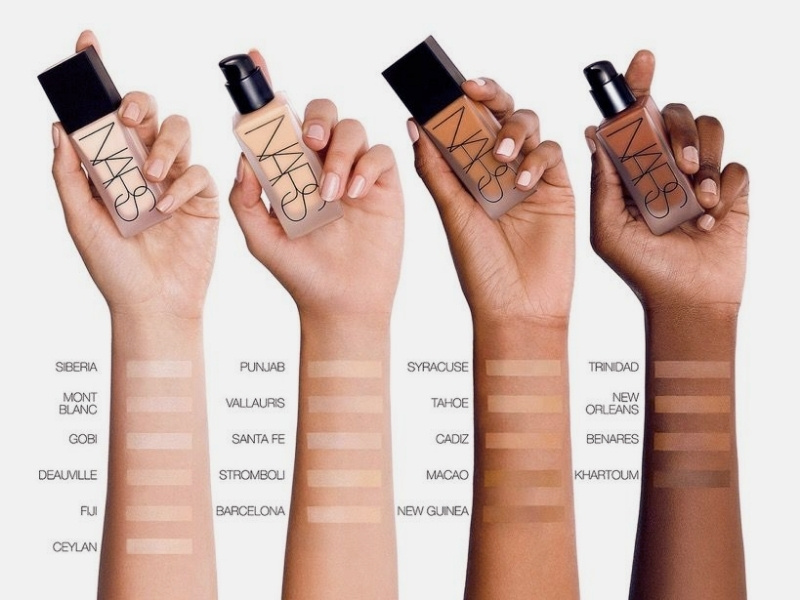 Bảng màu kem nền Nars lùn Light Reflecting Foundation
