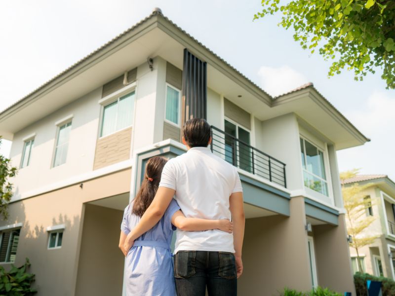 cặp vợ chồng và căn nhà mơ ước