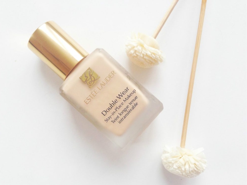 Estee Lauder Double Wear Stay-in-Place Makeup cho làn da dầu mụn