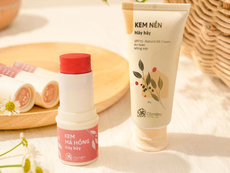 Kem nền mỏng nhẹ của thương hiệu Việt Nam Cỏ Mềm