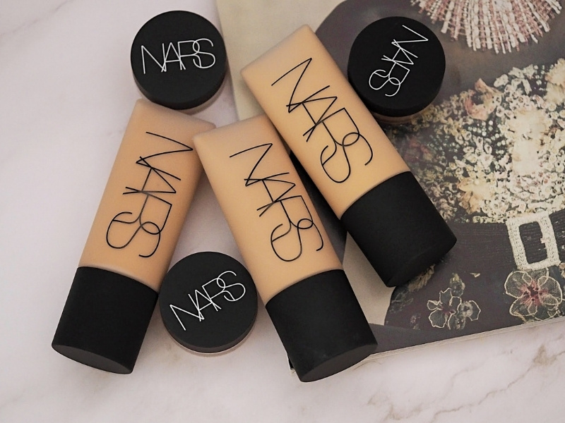 Kem nền Nars cho da dầu mụn Soft Matte Complete