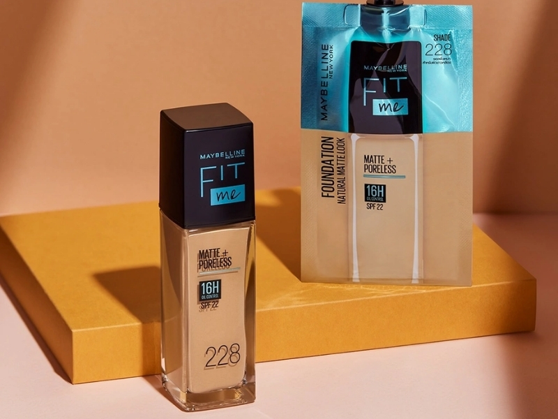 top kem nền che khuyết điểm tốt nhất Maybelline Fit Me Matte + Poreless Liquid