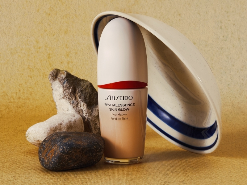 Kem nền Shiseido Revitalessence Skin Glow Foundation