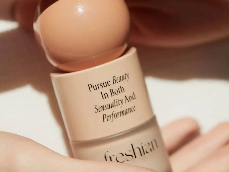 Kem nền mỏng nhẹ dành cho da ngăm của The Face Shop