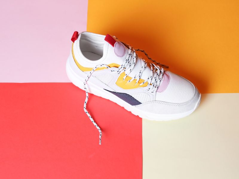 giày sneaker