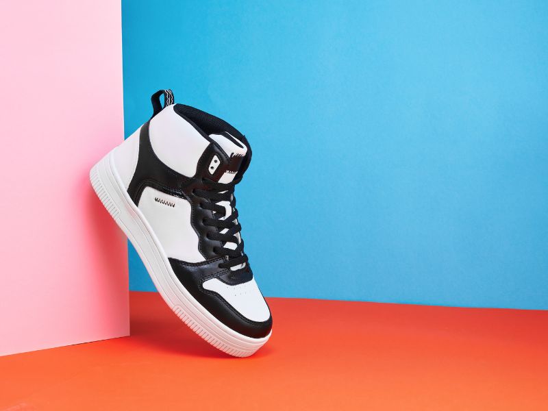 giày sneaker