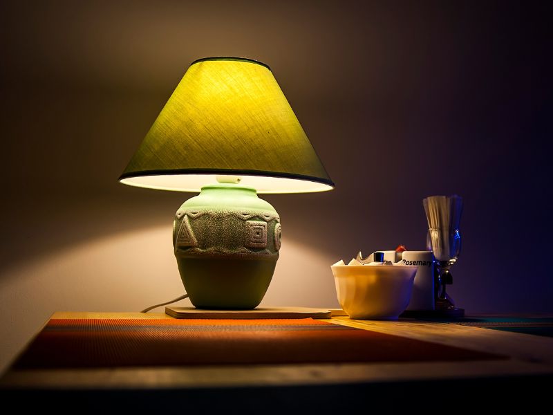 đèn bàn ánh sáng dịu