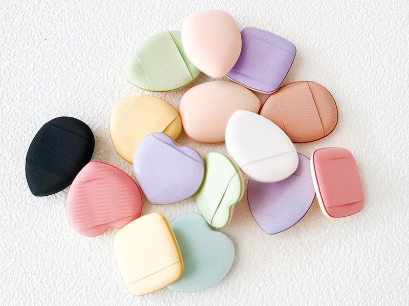 Mút trang điểm kèm cọ PIAC