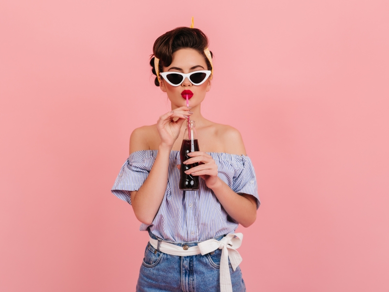 Áo blouse vintage và quần cạp cao phối phụ kiện