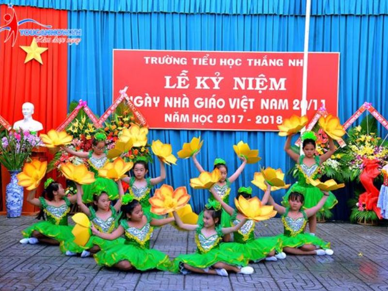 các em học sinh mầm non biểu diễn văn nghệ 20 11