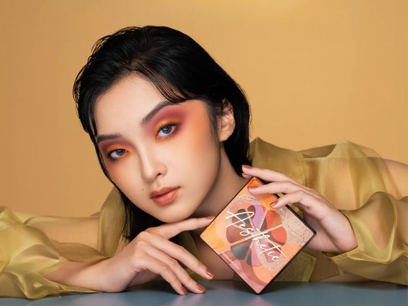 Cách đánh phấn mắt nổi bật