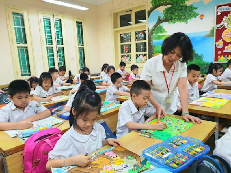 Cô giáo tiểu học