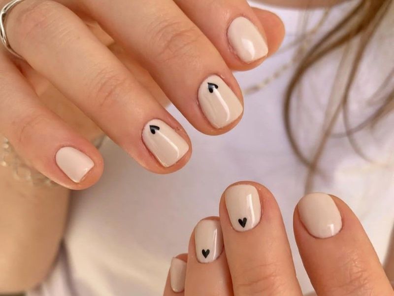 màu sơn trắng móng tay