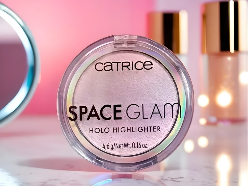 Phấn highlight Catrice Space Glam Holo