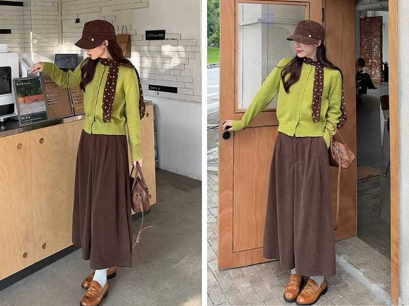 Chân váy nâu phối với áo cardigan xanh bơ