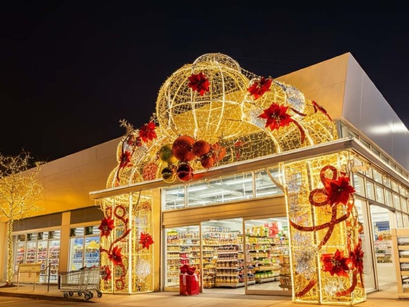 Treo những mẫu đèn LED hình dáng Noel 