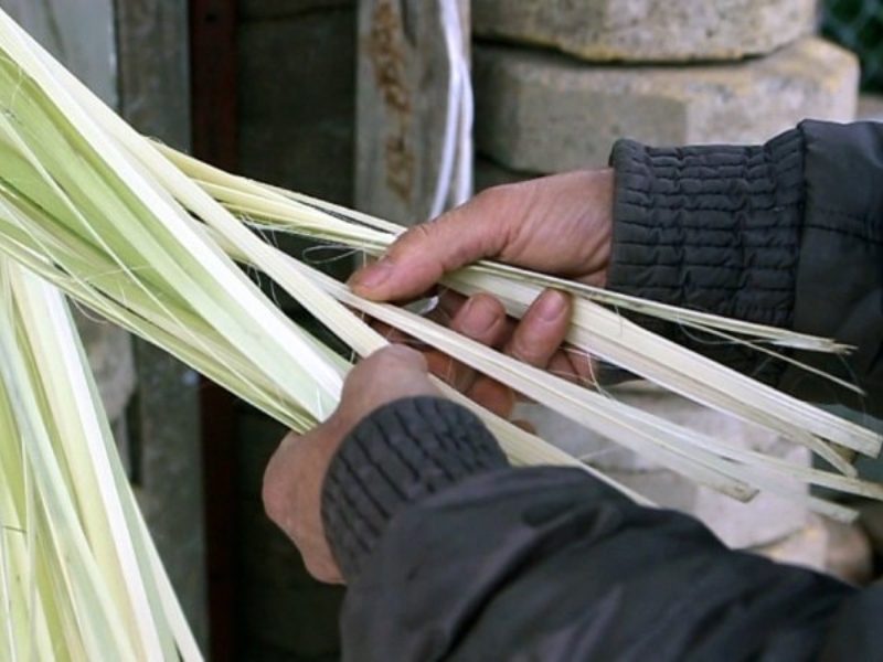 Gói bánh chưng dây lạc