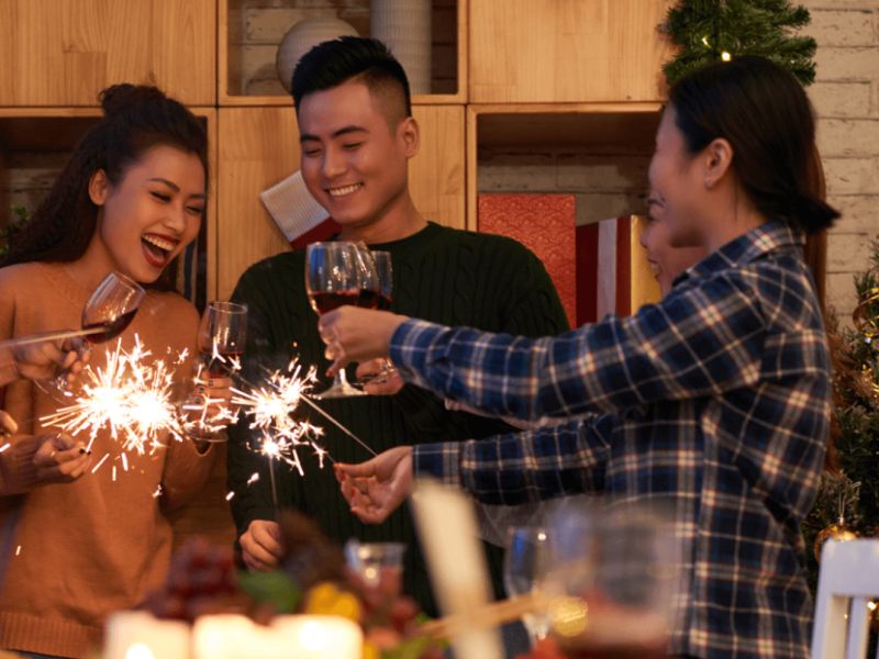 Tiệc năm mới bên cạnh những người bạn