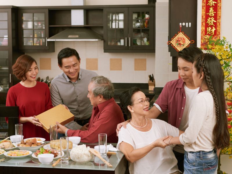 quà tết cho bố mẹ chồng