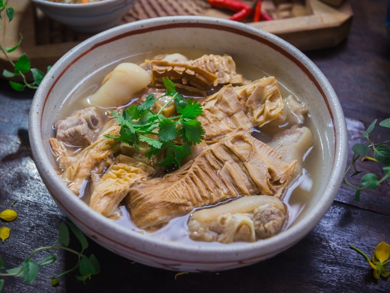 Canh măng hầm xương ngày Tết