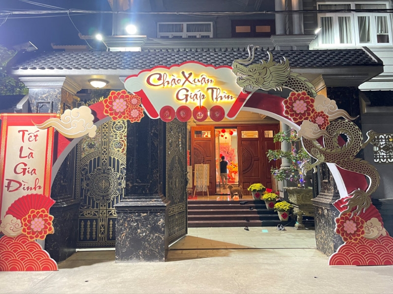 Cách trang trí ngoài cổng nhà ngày Tết 
