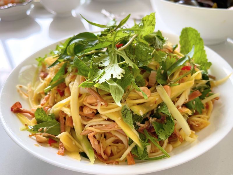 Nộm xoài khô mực