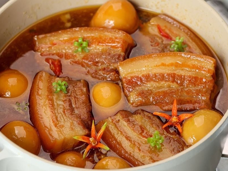nồi thịt kho tàu