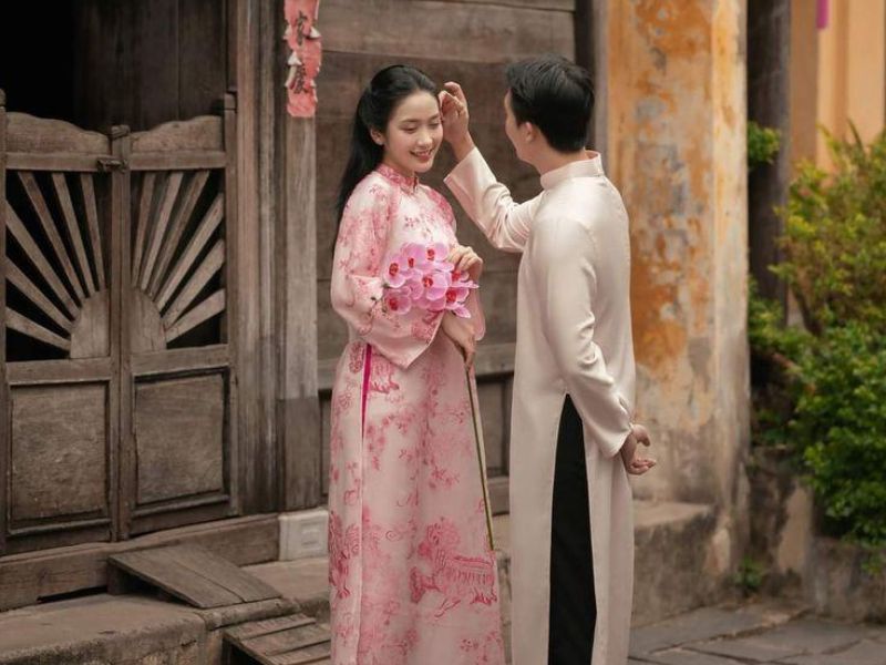 Cặp đôi mặn nồng ngày tết
