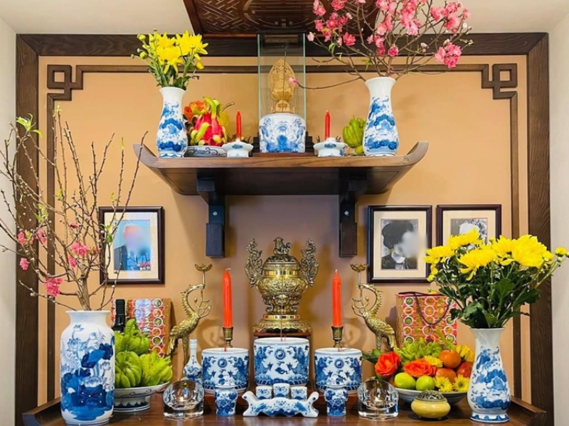 Hoa cúc trưng bàn thờ