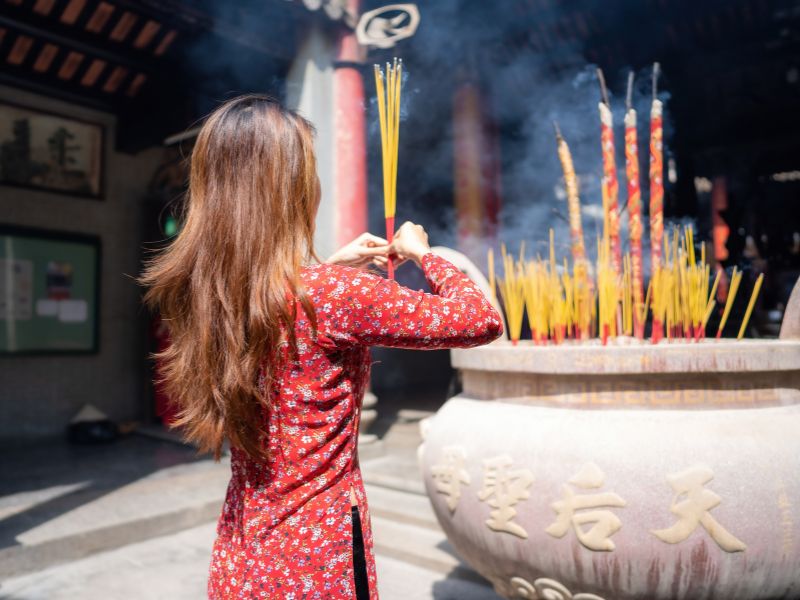 cúng tại chùa mùng một tết