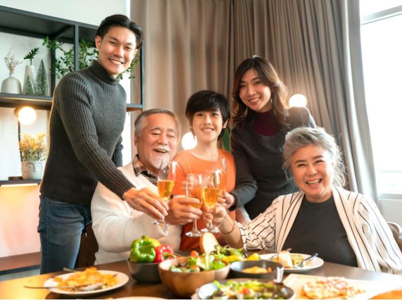 Lời chúc tết bố mẹ vợ và bữa ăn gia đình