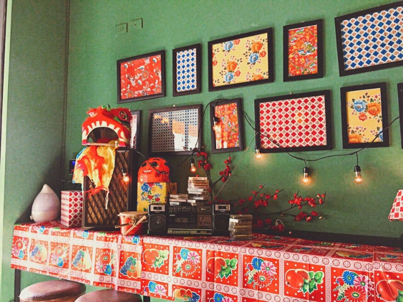 Trang trí quán cafe với tranh dân gian 