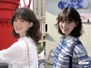 Tóc ngắn xoăn mái ngang cá tính và trẻ trung