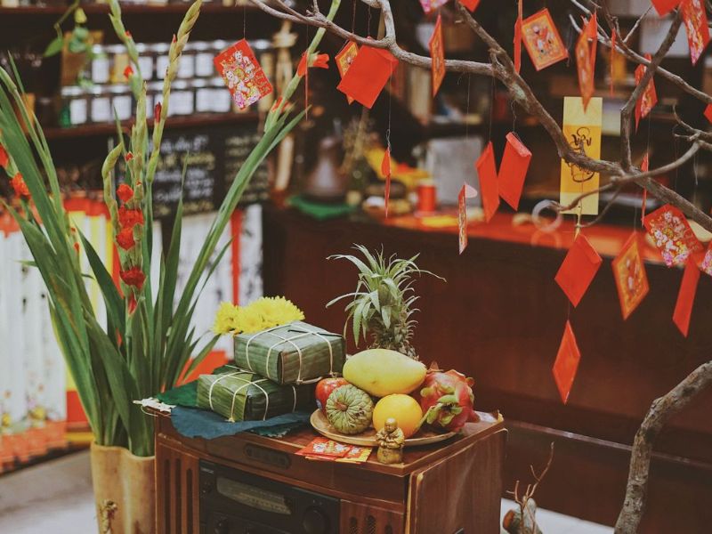 mâm bánh chưng và trái cây