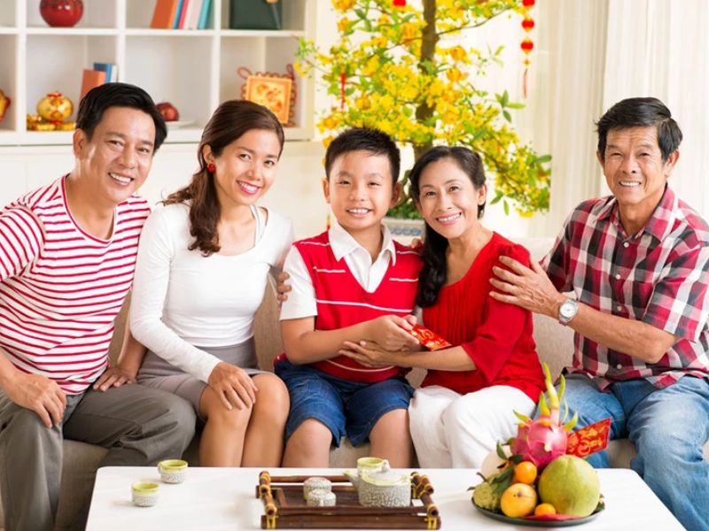 Gia đình đoàn viên ngày tết 