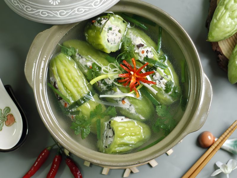 Canh khổ qua nấu nấm 