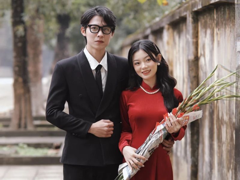 Cặp đôi đỏ thắm ngày tết