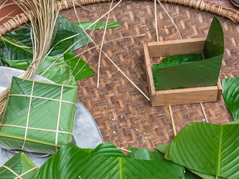 Hướng dẫn cách xếp lá gói bánh chưng 