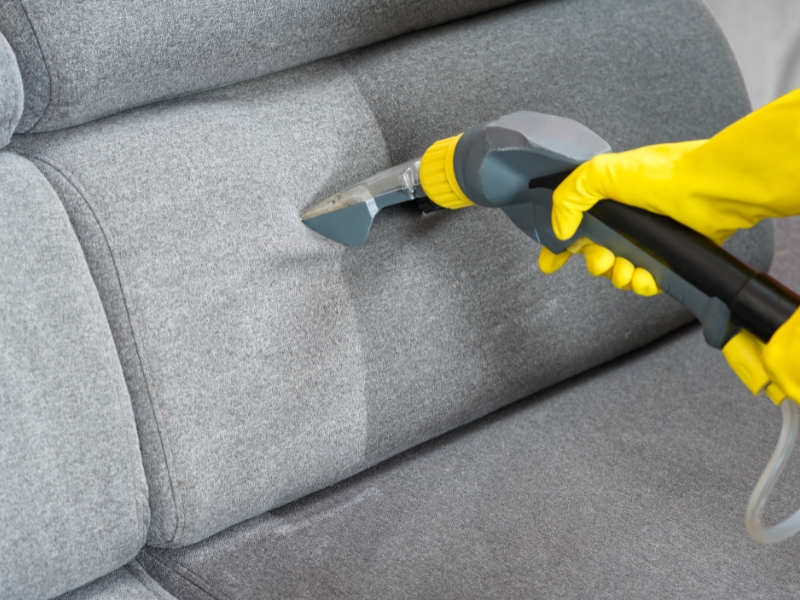 Lau chùi ghế sofa