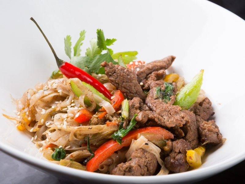 Phở xào bò rau cải mềm dai