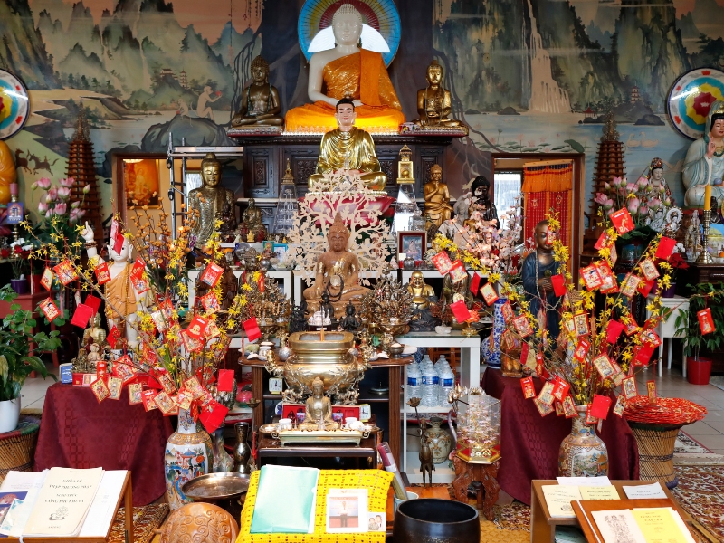 Bàn thờ sạch sẽ