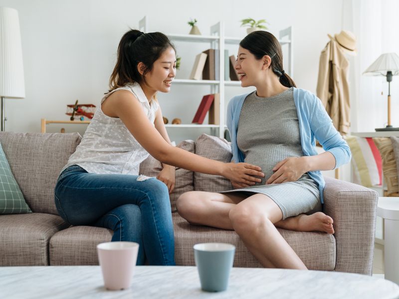 bà bầu ghé thăm nhà dịp tết