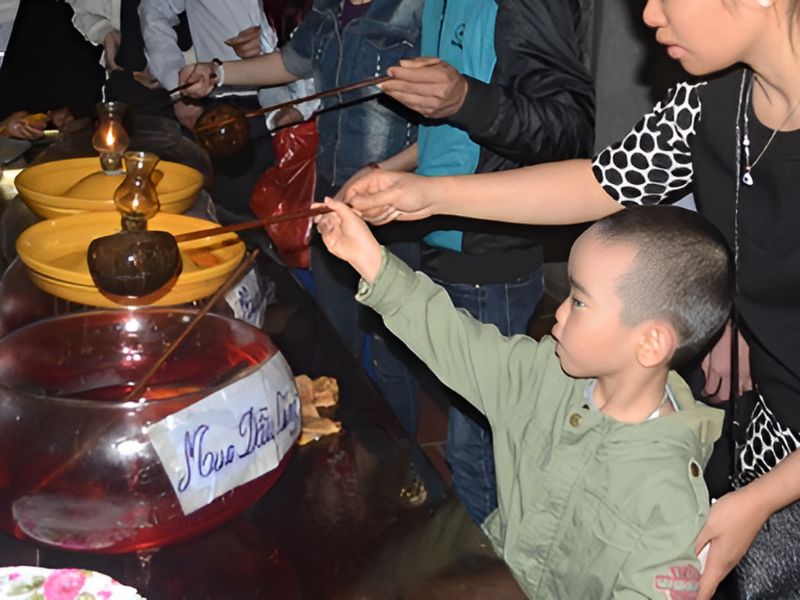 mua dầu cúng dường